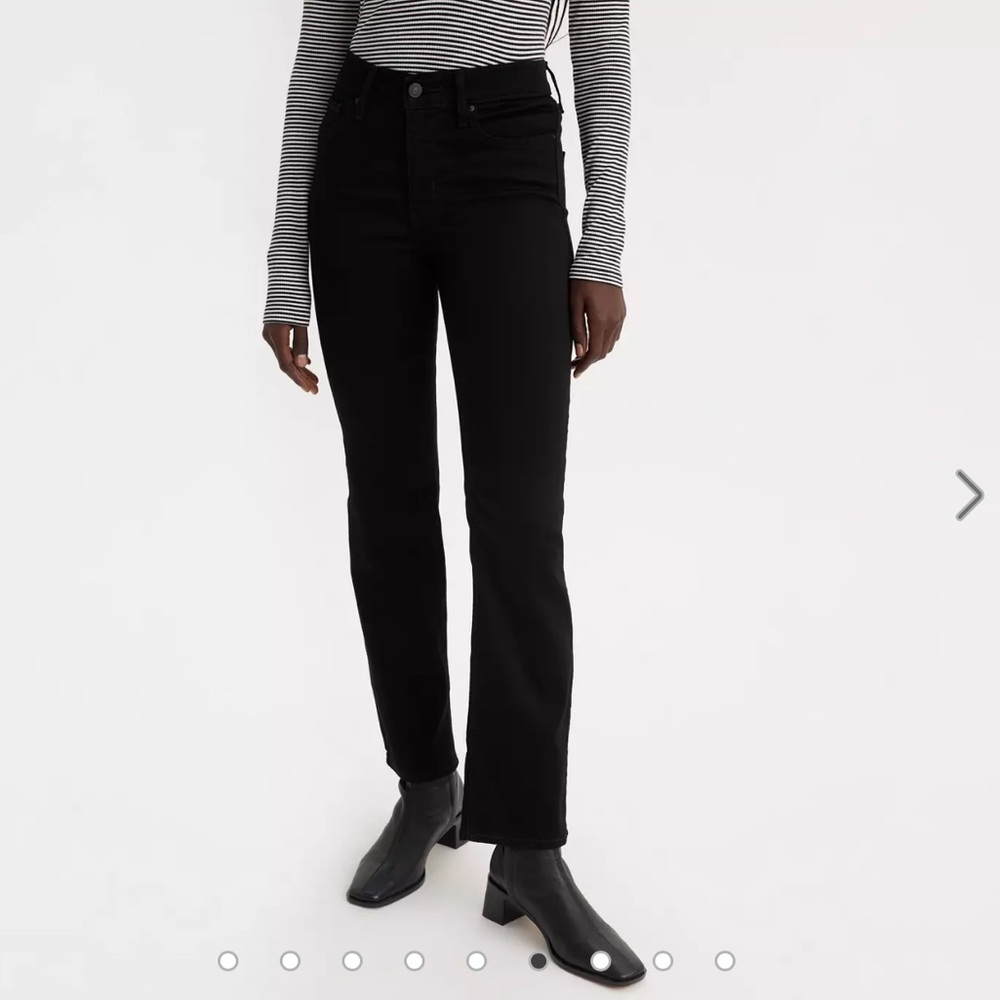 NWT Levi’s Mid Rise 314 Shaping Straight Jeans in Black